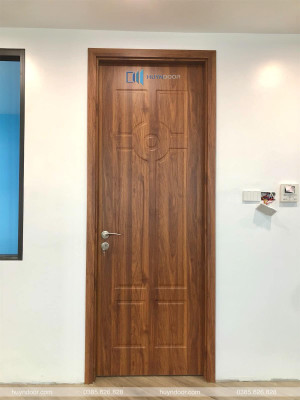 Lắp đặt hoàn thiện cửa composite Huyndoor cho anh Vĩnh tại chung cư Sapphire Palace